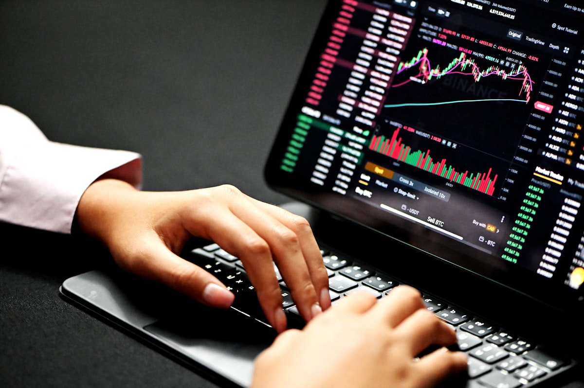 Apex Trader Funding vs Topstep: Futures Firms Compared